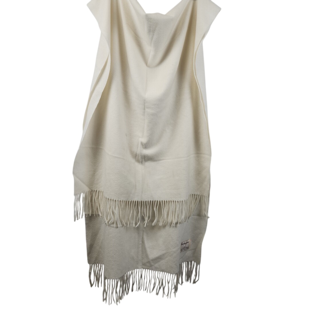 Acheter Accessoire - Echarpe écru en cashmere/ laine/ viscose Bon état - 25,00 € Accessoire - Echarpe écru en cashmere/ laine/ viscose Bon état - reconditionné disponible sur Label Emmaüs